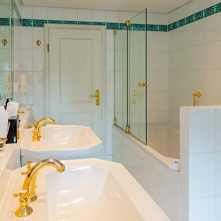 Отель Romantik Hotel-restaurant Altenberger Hof 4*